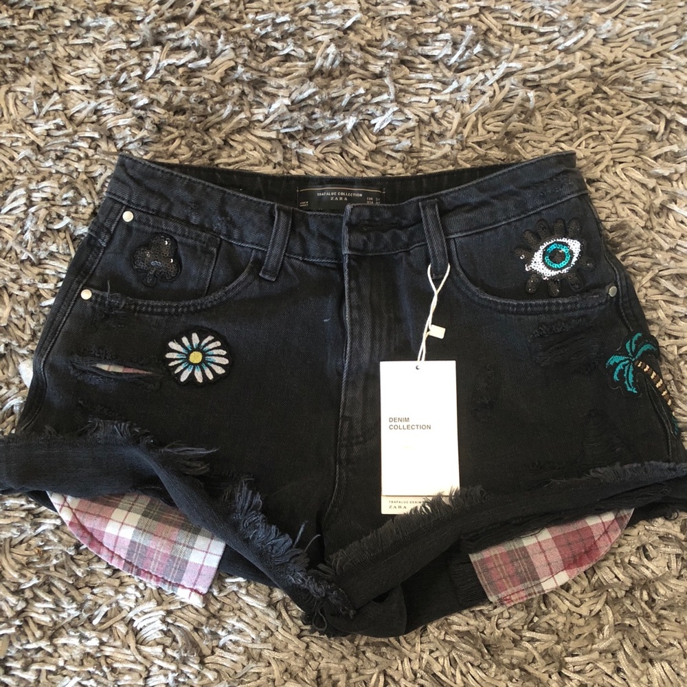 High waisted distressed black shorts with patches